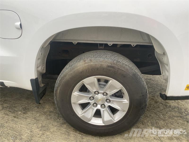 Chevrolet Silverado 1500 4x4 Crew Cab Pickup Otros