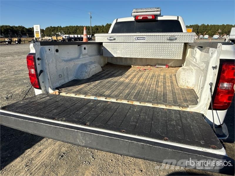 Chevrolet Silverado 1500 LD 4x4 Dual Cab Pickup Ostalo