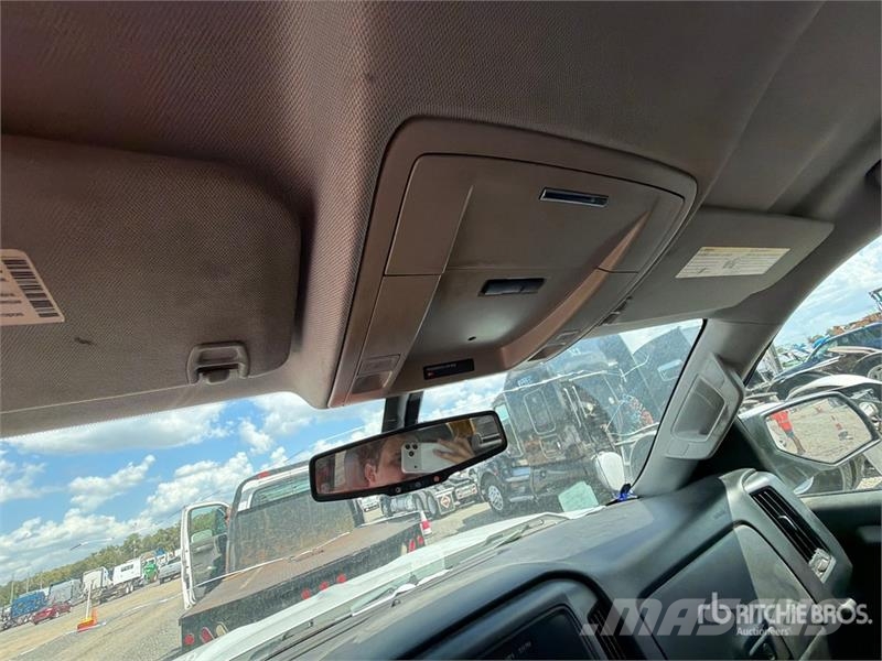 Chevrolet Silverado 1500 4x2 Crew Cab Pickup Muu