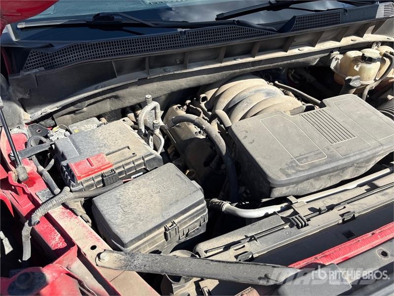 Chevrolet Silverado 1500 4x4 Crew Cab Pickup Egyéb