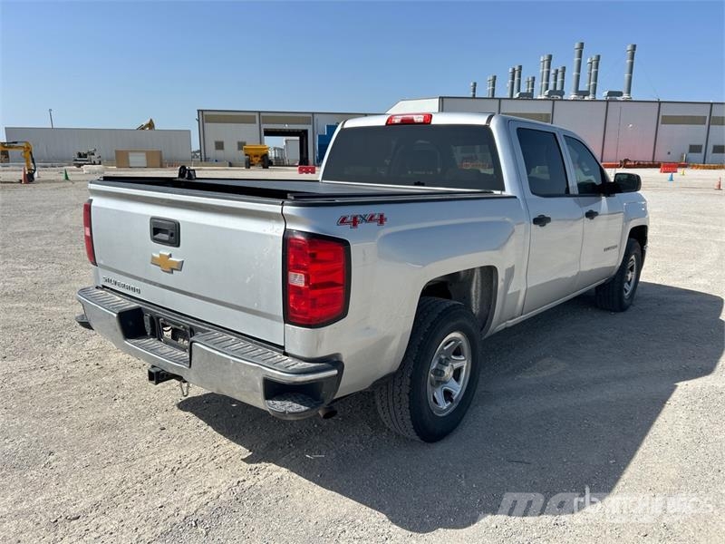 Chevrolet Silverado 1500 4x4 Crew Cab Pickup Övriga bilar