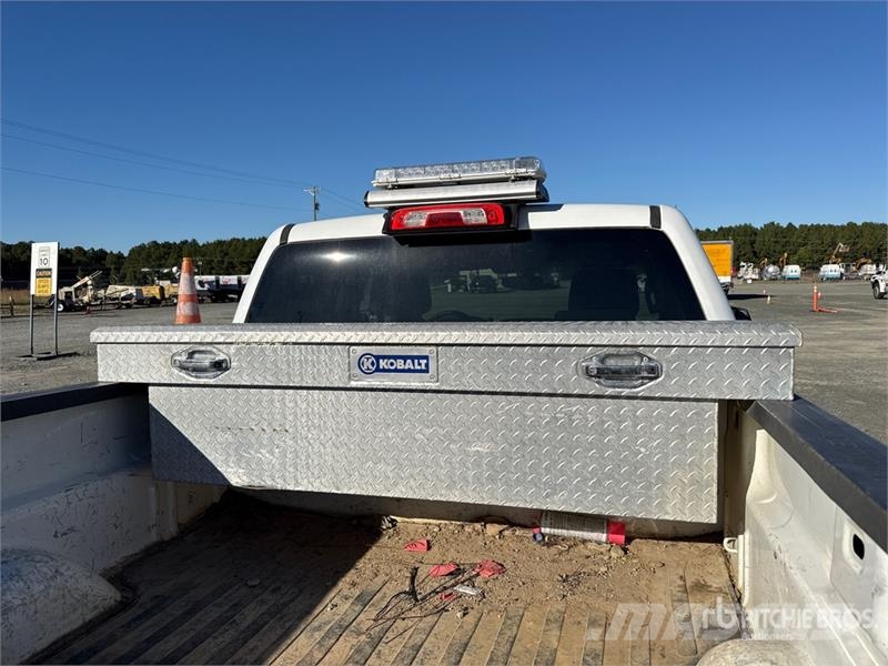 Chevrolet Silverado 1500 LD 4x4 Dual Cab Pickup Ostalo