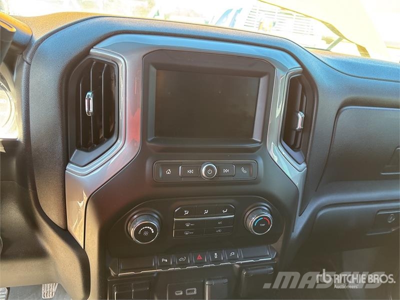 Chevrolet Silverado 1500 4x4 Crew Cab Pickup その他