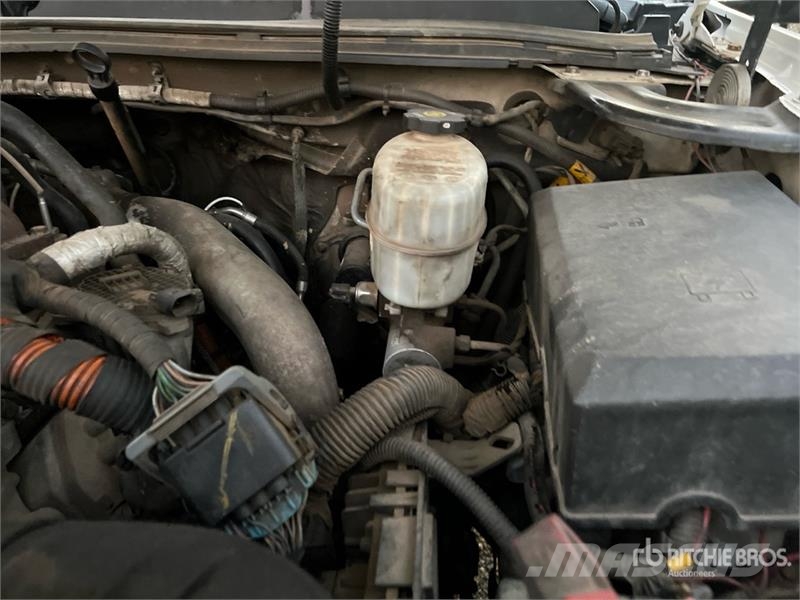 Chevrolet Silverado 1500 4x4 Crew Cab Utility Truck 皮卡.傳統半斗卡車/側卸板
