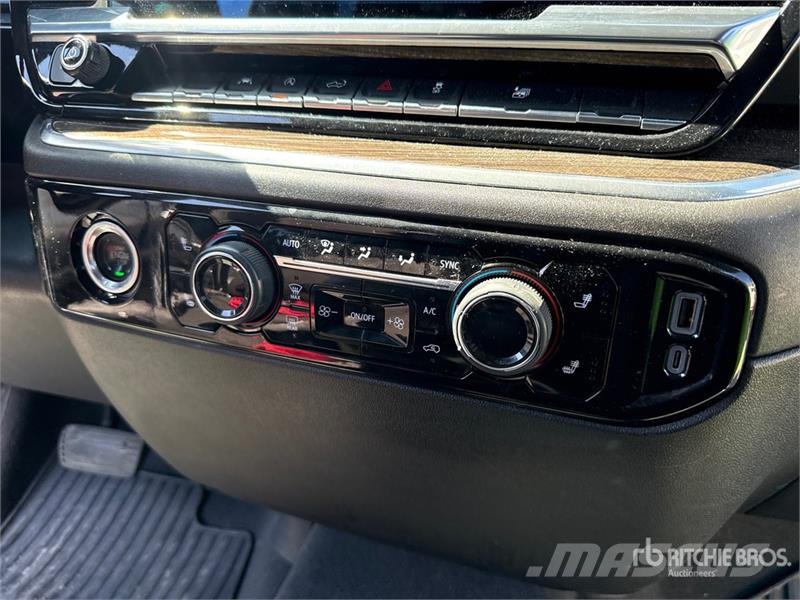 Chevrolet Silverado 1500 LT 4x4 Crew Cab Pickup Andere Transporter