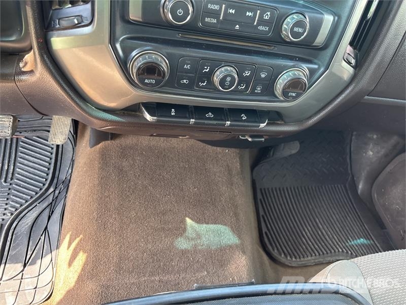 Chevrolet Silverado 1500 4x4 Crew Cab Pickup Andre varebiler
