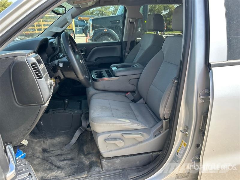Chevrolet Silverado 1500 4x4 Crew Cab Pickup Övriga bilar