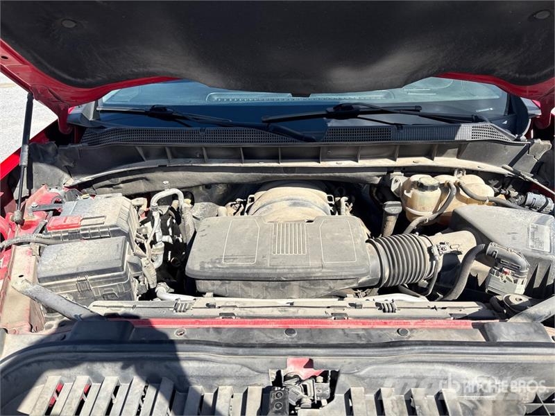 Chevrolet Silverado 1500 4x4 Crew Cab Pickup Egyéb