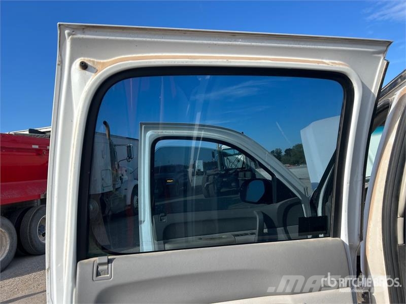 Chevrolet Silverado 1500 4x4 Crew Cab Pickup Diger