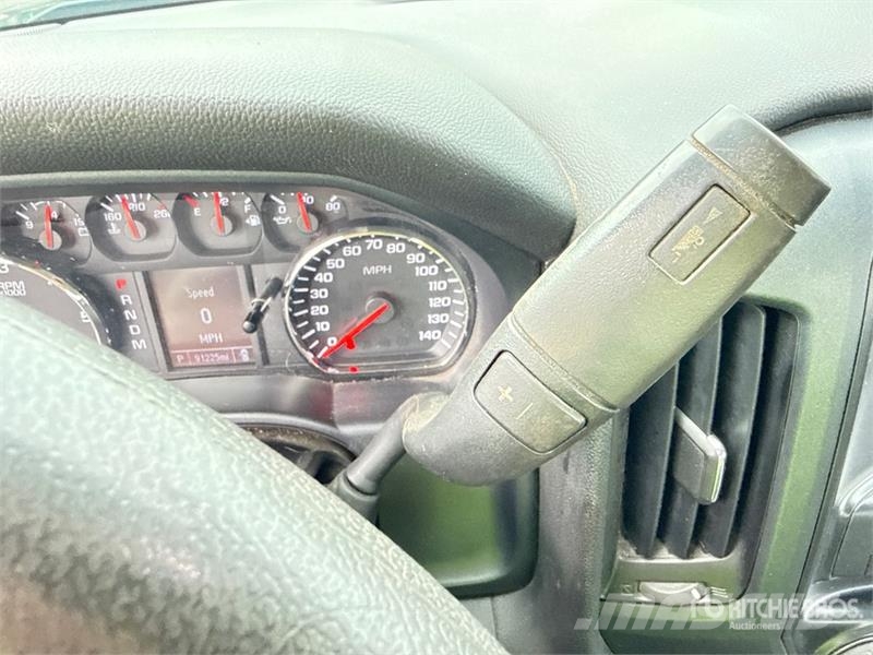 Chevrolet Silverado 1500 4x2 Dual Cab Pickup Otros