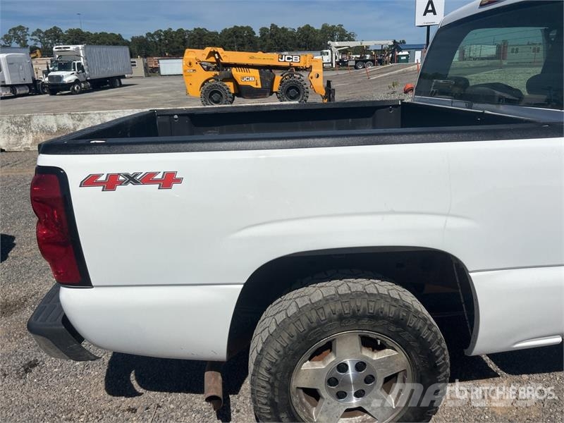 Chevrolet Silverado 1500 4x4 Crew Cab Pickup Ostalo