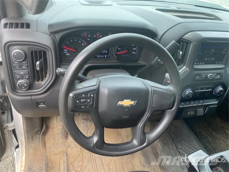 Chevrolet Silverado 1500 4x4 Crew Cab Pickup Прочие фургоны