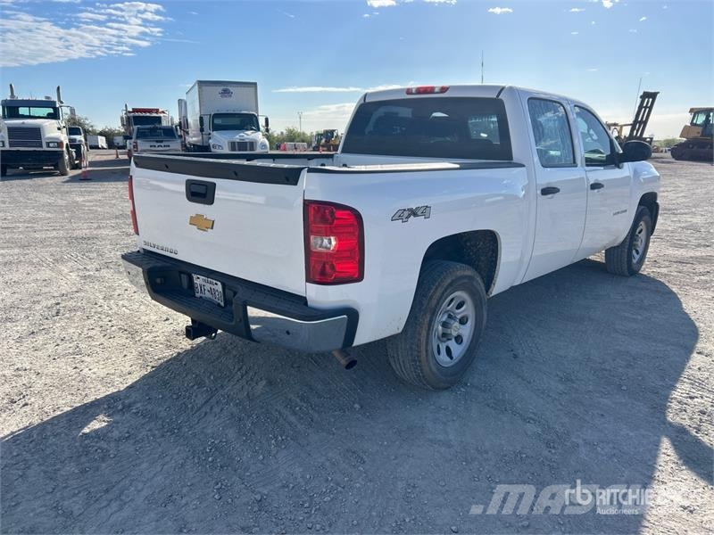 Chevrolet Silverado 1500 4x4 Crew Cab Pickup Diger