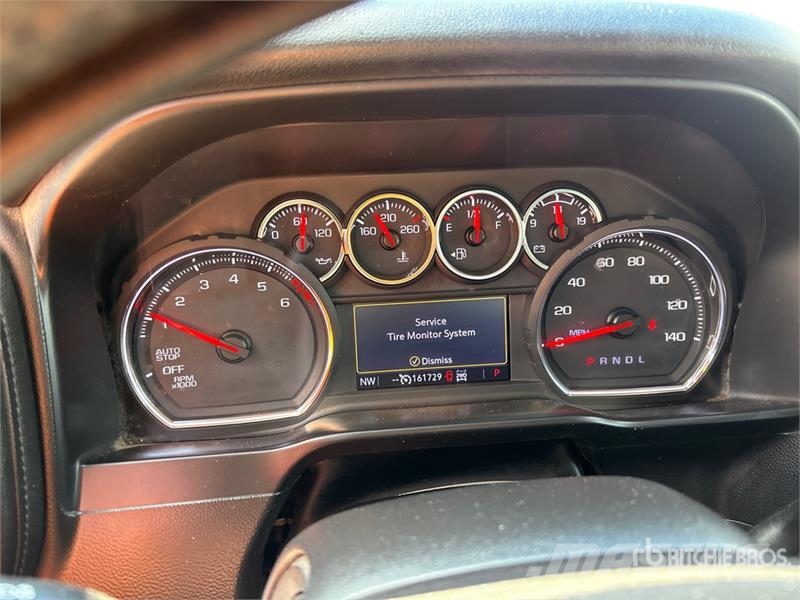 Chevrolet Silverado 1500 4x4 Crew Cab Pickup Egyéb