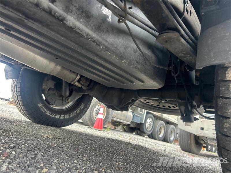 Chevrolet Silverado 1500 4x4 Crew Cab Pickup أخرى