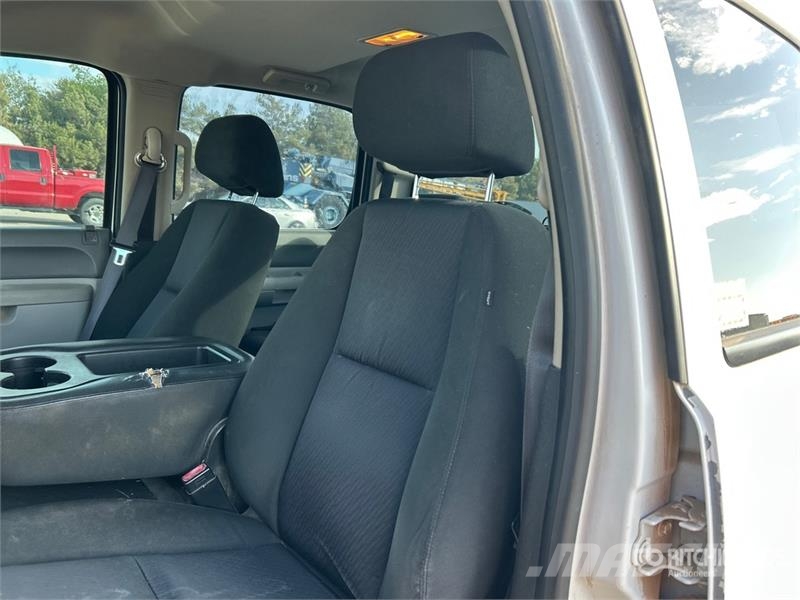 Chevrolet Silverado 1500 4x4 Crew Cab Pickup Diger