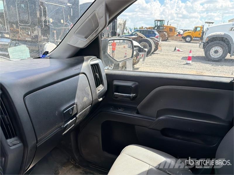 Chevrolet Silverado 1500 4x2 Crew Cab Pickup Muu
