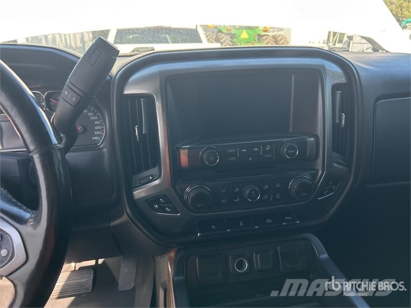 Chevrolet Silverado 1500 4x2 Crew Cab Pickup Övriga bilar