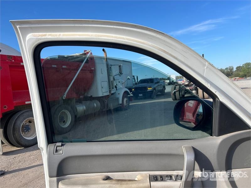 Chevrolet Silverado 1500 4x4 Crew Cab Pickup Diger
