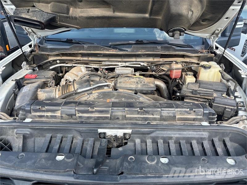 Chevrolet Silverado 2500HD LT 4x4 Crew Cab Pickup Drugi