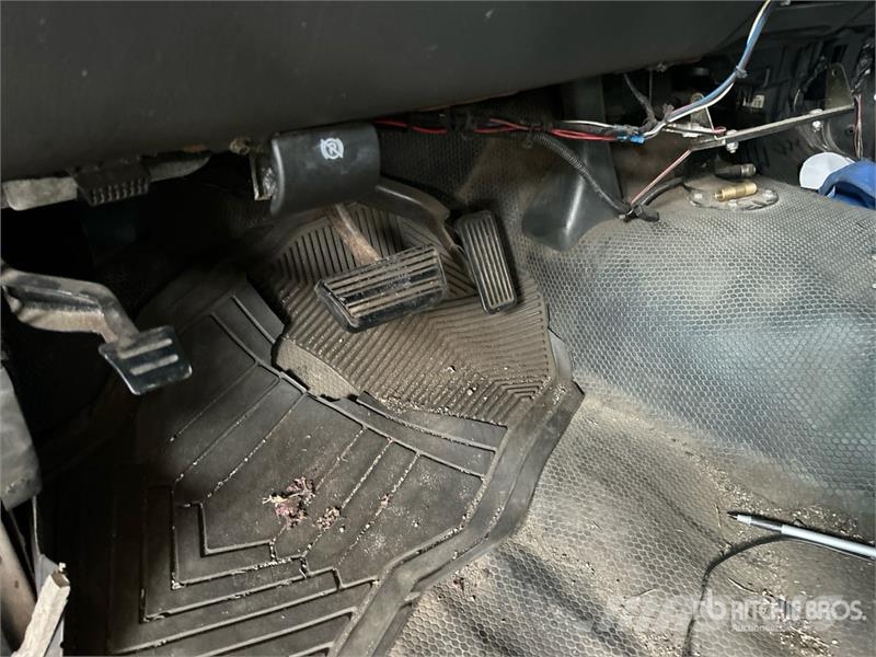 Chevrolet Silverado 2500 4x2 Pickup Diger