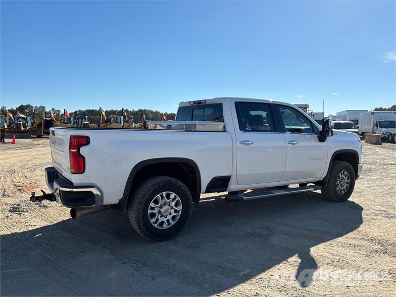 Chevrolet Silverado 2500 HD LTZ 4x4 Crew Cab Pickup Otros