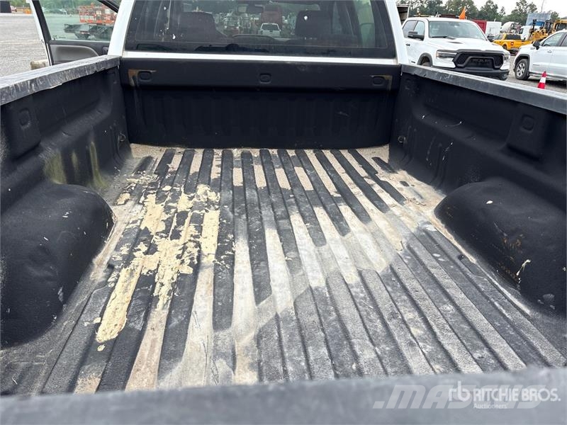 Chevrolet Silverado 2500 4x2 Crew Cab Pickup Další