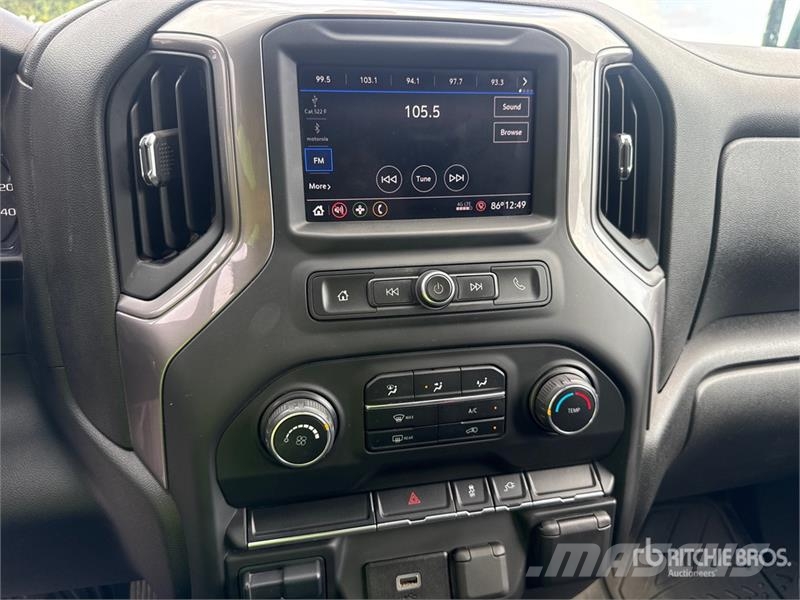 Chevrolet Silverado 2500 4x4 Utility Truck Pikapai / Bortiniai sunkvežimiai