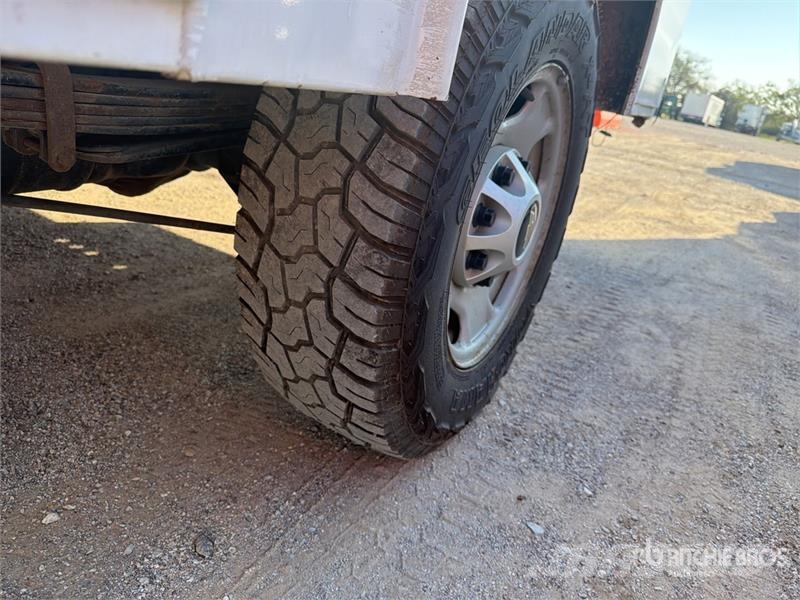 Chevrolet Silverado 2500HD 4x2 Utility Truck Kis teherszállító/Platós kocsi