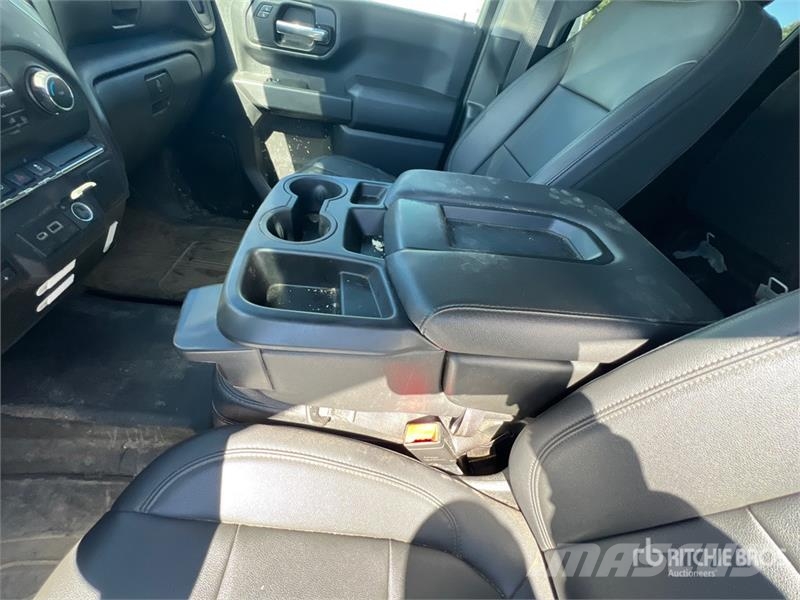 Chevrolet Silverado 2500HD 4x4 Crew Cab Pickup Otros