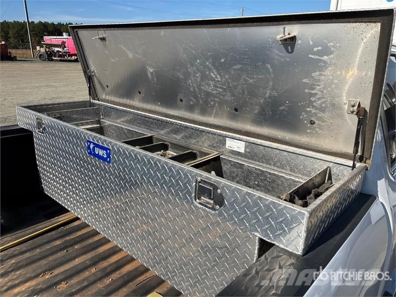 Chevrolet Silverado 2500 HD LTZ 4x4 Crew Cab Pickup Otros