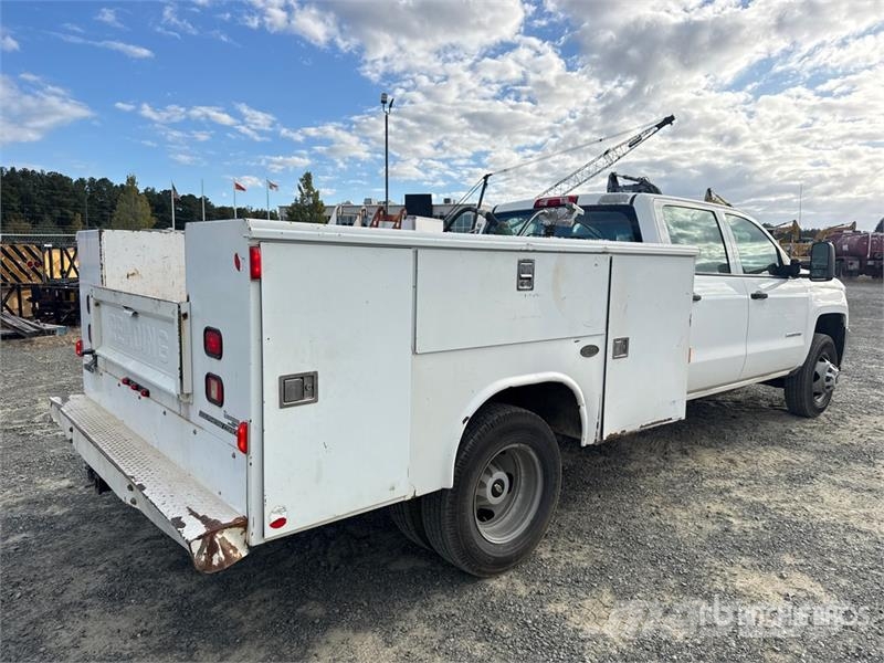 Chevrolet Silverado 2500HD 4x2 Crew Cab Utility Truck Vieglais kravas automobilis/izkraušana no sāniem