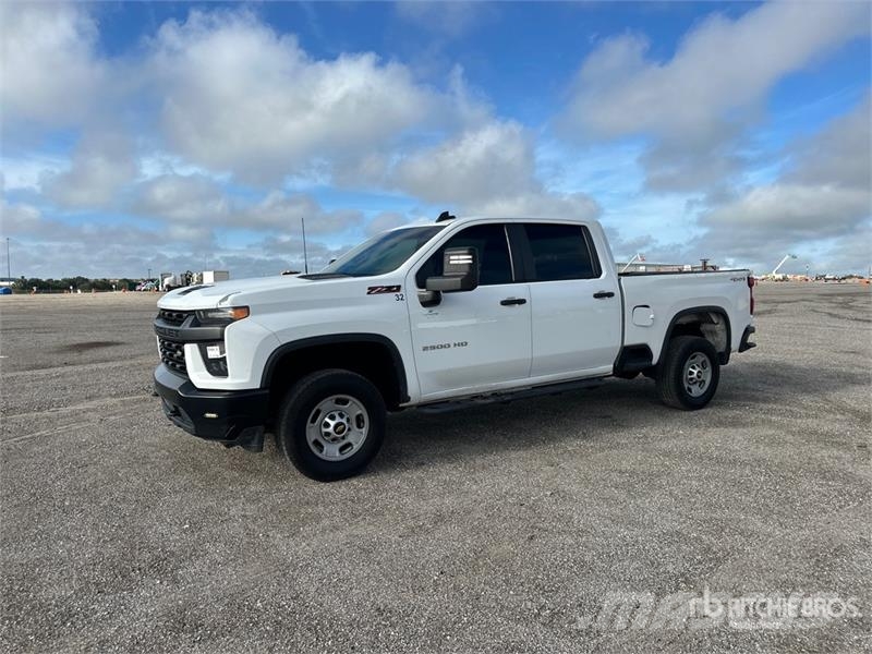 Chevrolet Silverado 2500 Custom 4x4 Crew Cab Pickup Další