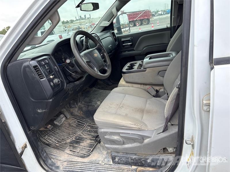 Chevrolet Silverado 2500 4x2 Crew Cab Pickup Další