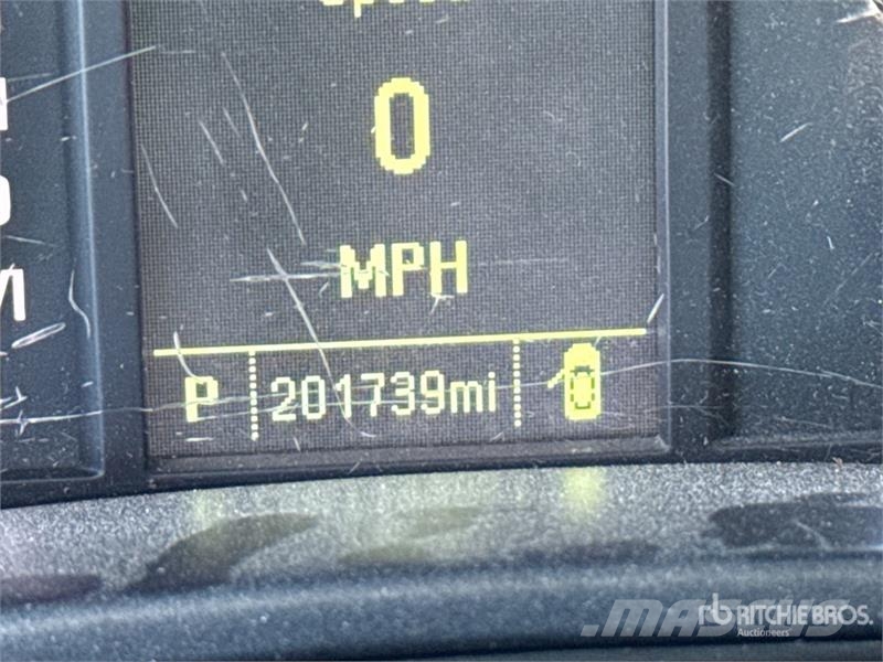 Chevrolet Silverado 2500HD HD 4x2 Crew Cab 100 gallon fuel t Utilitaire benne