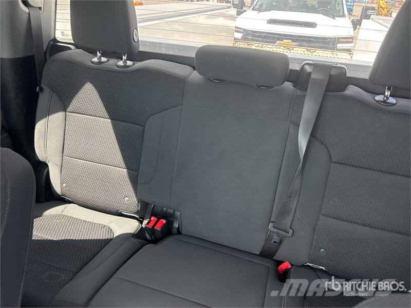 Chevrolet Silverado 2500HD 4x4 Extended Cab Utility Truck Pikaplar