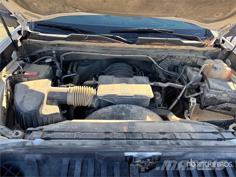 Chevrolet Silverado 2500 HD Custom 4x4 Crew Cab Pickup أخرى