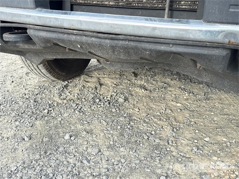 Chevrolet Silverado 2500HD 4x2 Crew Cab Utility Truck Vieglais kravas automobilis/izkraušana no sāniem