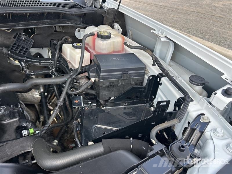 Chevrolet Silverado 2500HD 4x4 Extended Cab Utility Truck Pikaplar
