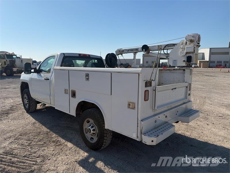 Chevrolet Silverado 2500HD 4x2 Utility Truck Kis teherszállító/Platós kocsi