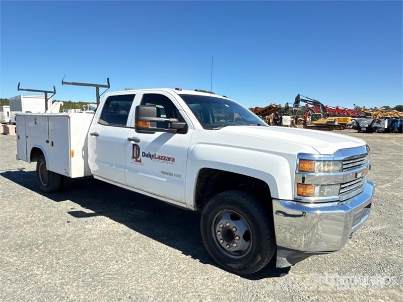 Chevrolet Silverado 2500HD HD 4x2 Crew Cab 100 gallon fuel t Utilitaire benne