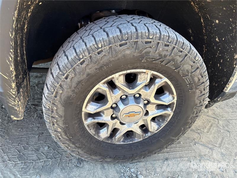 Chevrolet Silverado 2500 HD LTZ 4x4 Crew Cab Pickup Otros