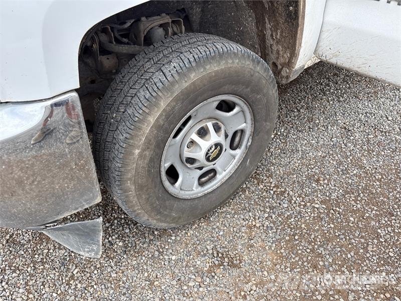 Chevrolet Silverado 2500 4x2 Crew Cab Pickup Další