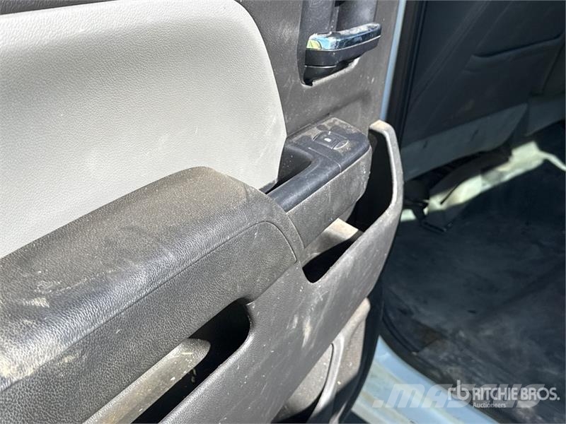 Chevrolet Silverado 2500HD HD 4x2 Crew Cab 100 gallon fuel t Utilitaire benne