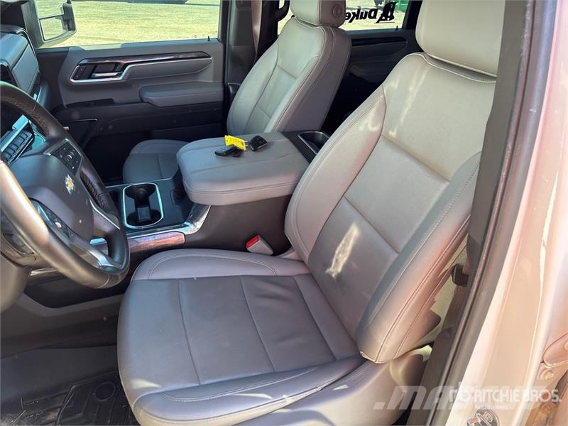 Chevrolet Silverado 2500 HD LTZ 4x4 Crew Cab Pickup Otros