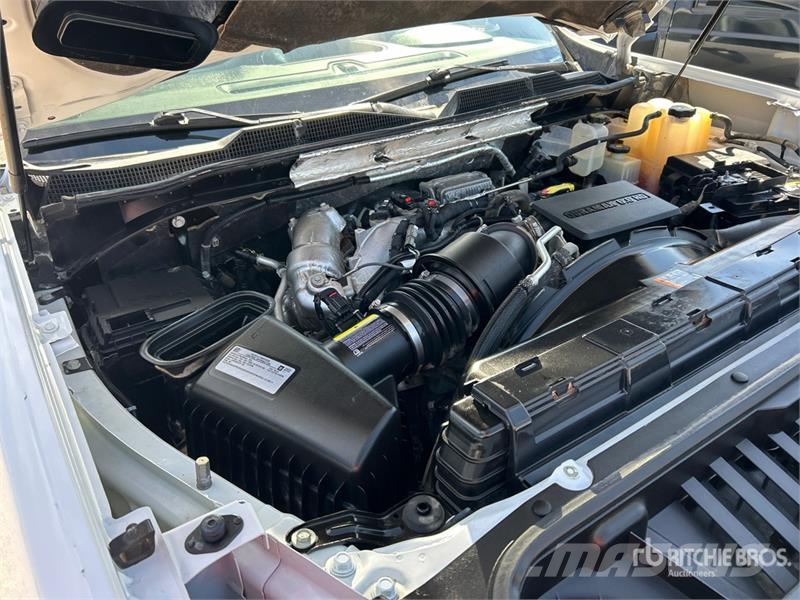 Chevrolet Silverado 2500 HD 4x4 Crew Cab Pickup (Inoperable) Citi