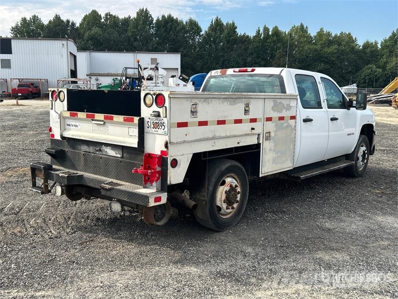 Chevrolet Silverado 2500HD 4x4 Crew Cab Utility Truck Pick up/Dropside