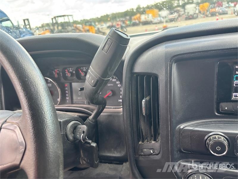 Chevrolet Silverado 2500 4x4 Crew Cab Pickup その他