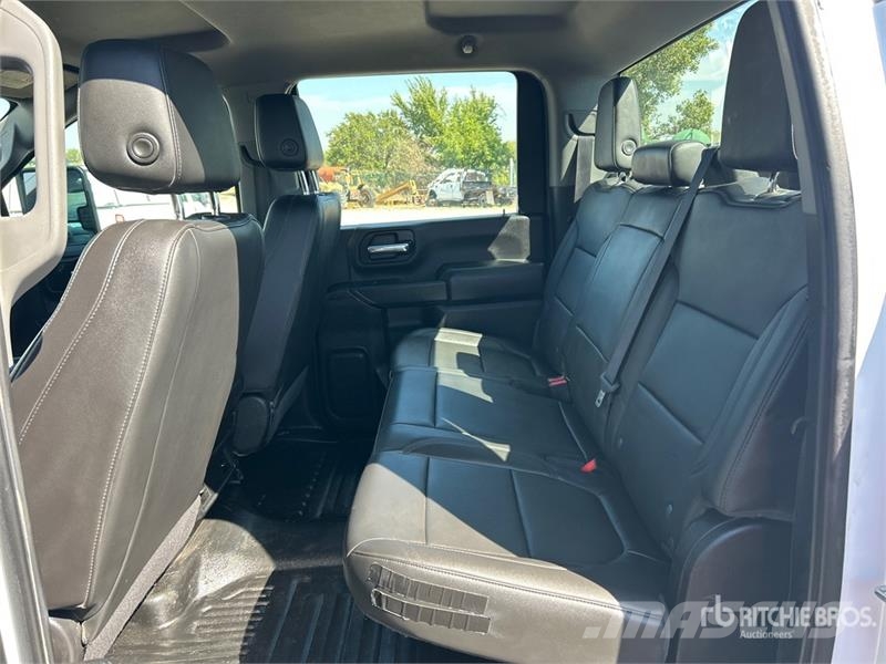 Chevrolet Silverado 2500 HD 4x4 Crew Cab Pickup (Inoperable) Citi