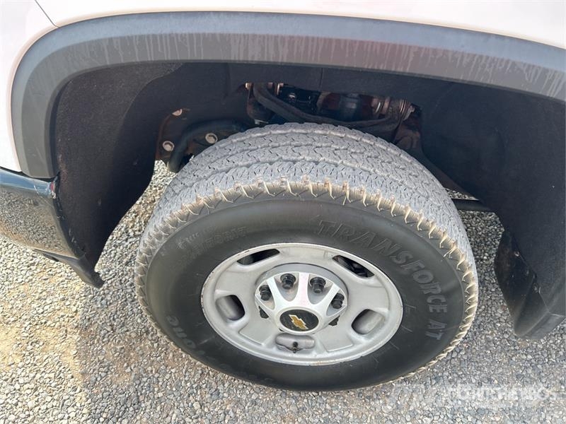 Chevrolet Silverado 2500HD 4x4 Extended Cab Utility Truck Pikaplar